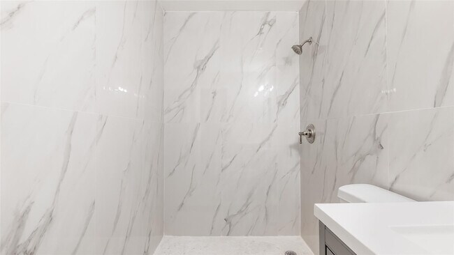 Building Photo - 626 SW 14th Ave