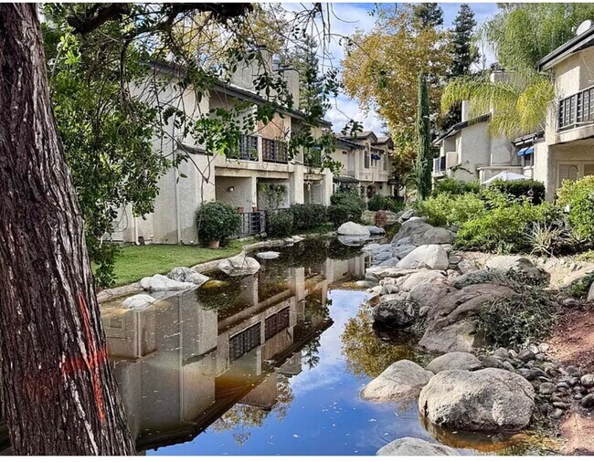 Building Photo - 5714 Skyview Way