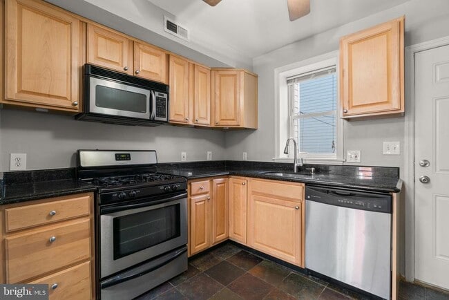 Building Photo - 1456 Battery Ave