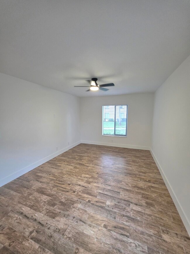 Building Photo - 209 Foxtail Dr