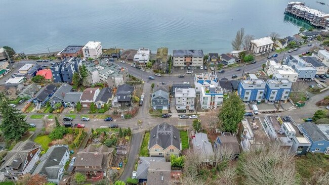 Building Photo - Quintessential West Seattle Townhome with ...