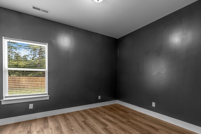 Building Photo - 4718 Metro Park Ln