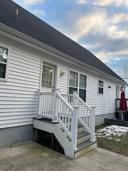 Building Photo - 34160 Sewell Ln