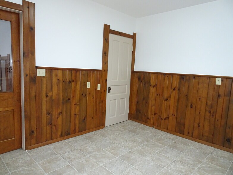 Building Photo - 415 E Lima St