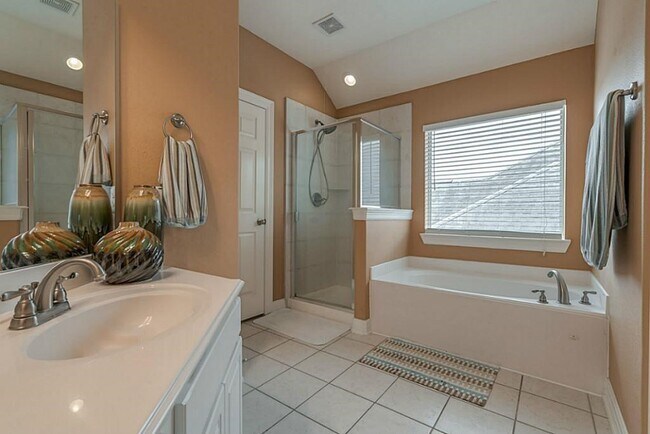 Building Photo - 14931 Opera House Row Dr