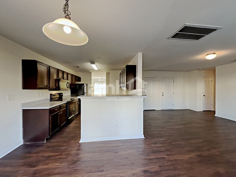 Building Photo - 6236 Leslie Dr