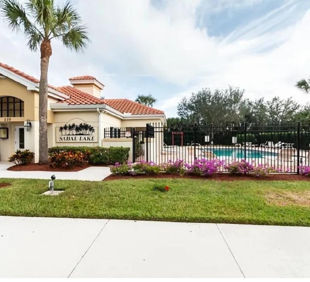 Building Photo - 384 Pindo Palm Dr