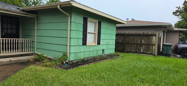 Building Photo - 14 Gulf Ln
