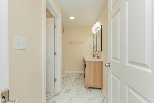 Building Photo - 206 Abbotts Ave