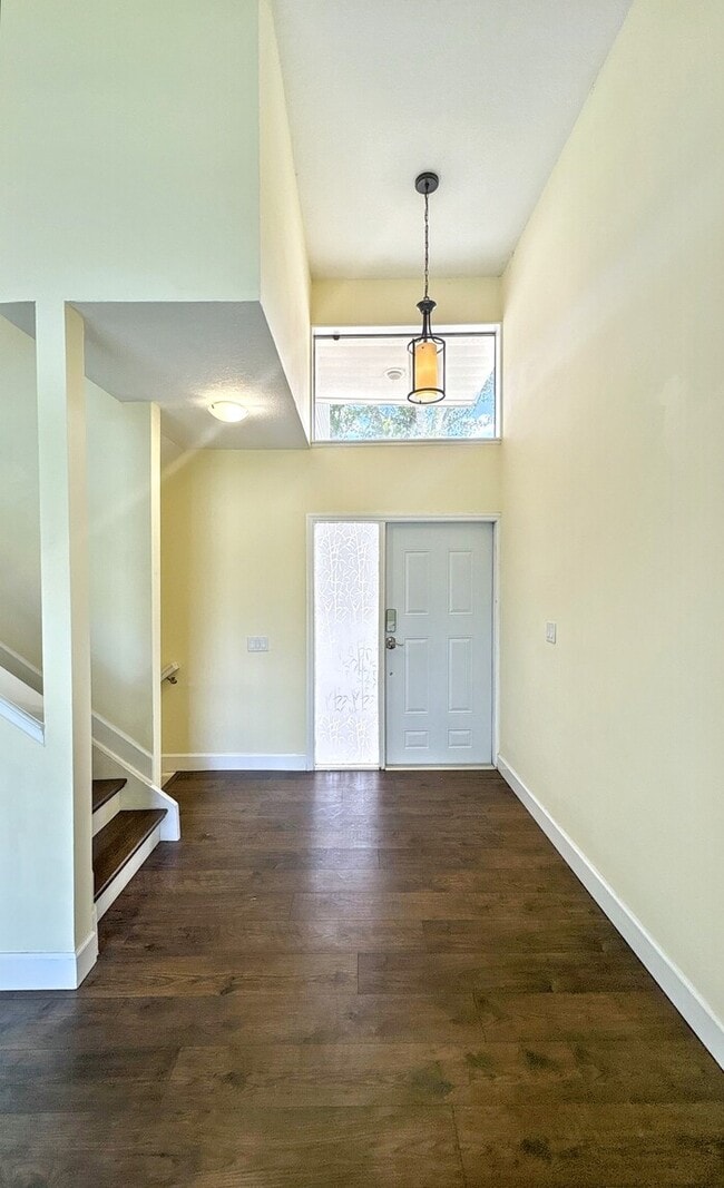 Building Photo - 13963 Lake Point Dr