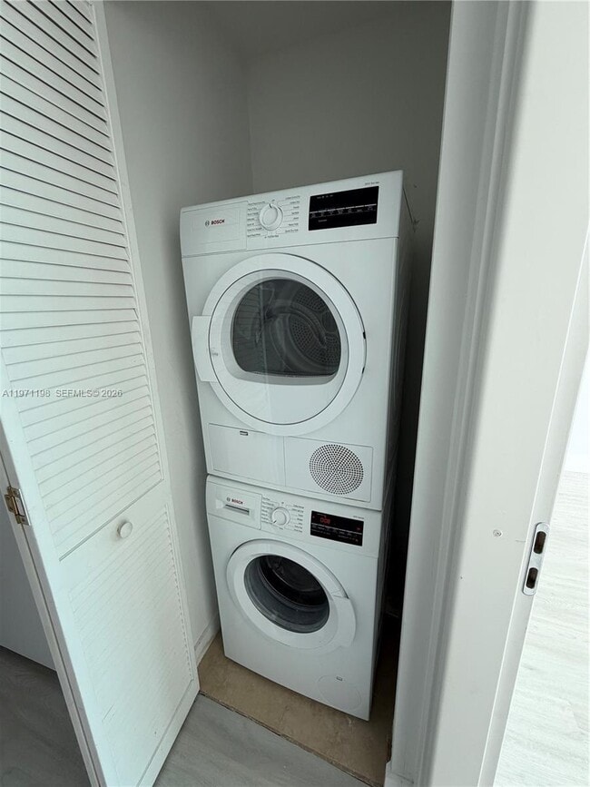 Building Photo - 300 S Biscayne Blvd