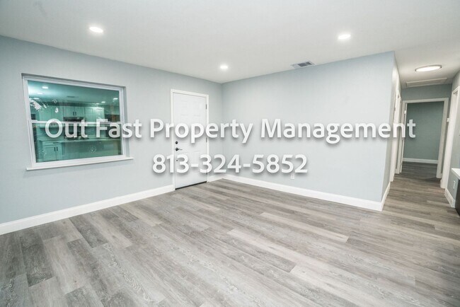 Building Photo - Bright Corner-Lot Home Near Bayshore and City Conveniences