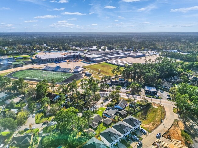 Building Photo - 418 Oakhill Dr