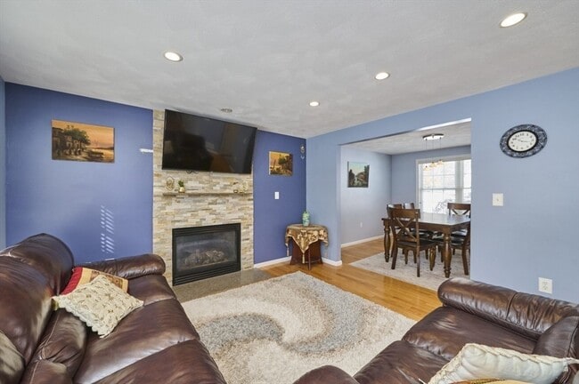 Building Photo - 27 Cranberry Ln