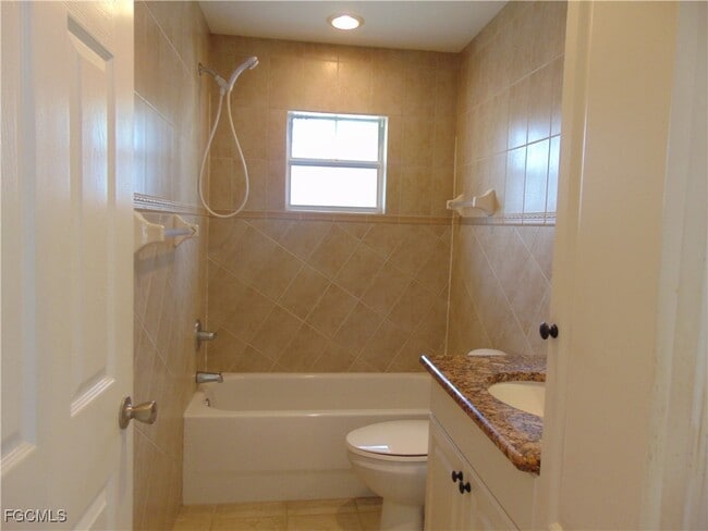 Building Photo - 713 Caloosa Estates Dr