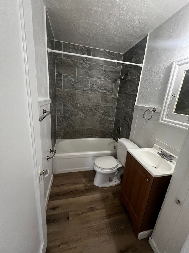 Building Photo - Updated 4-Bedroom 1.5 Bathroom Home with Fenced Yard