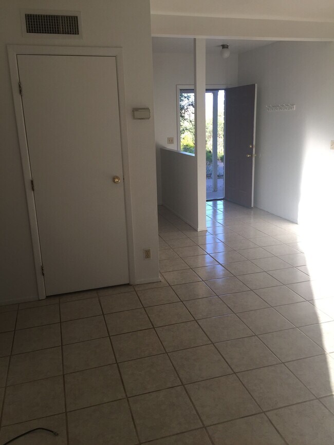 Building Photo - 1238 Urano Ct