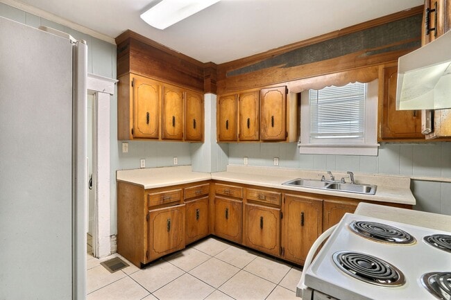 Building Photo - Single family home - 3 bedroom