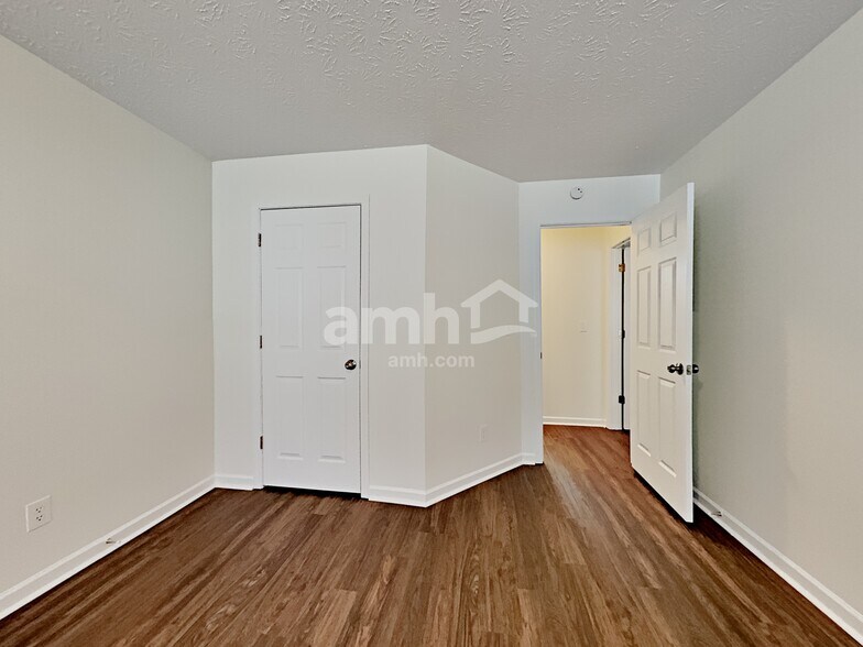 Building Photo - 2123 Yarbrough Way