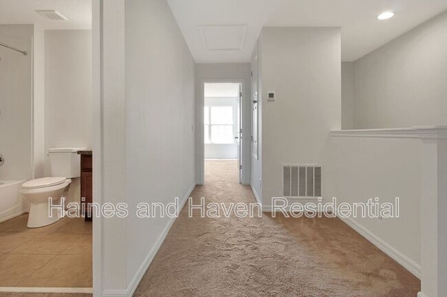 Building Photo - 164 Primrose Dr
