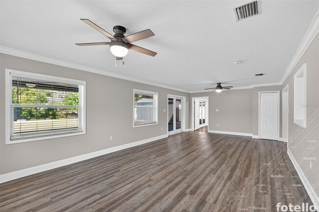 Building Photo - 1330 S Shore Dr