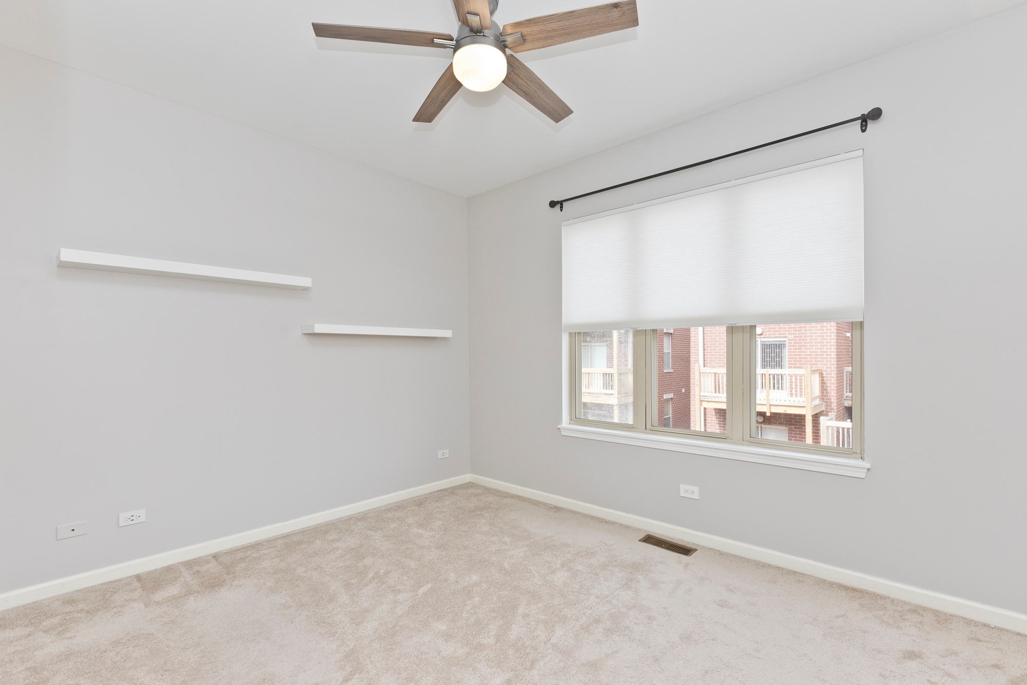 Building Photo - 1332 N Burling St