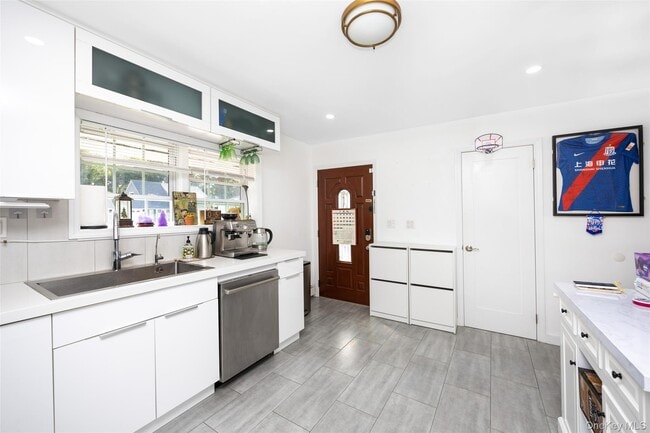 Building Photo - 80 Cypress Ln E