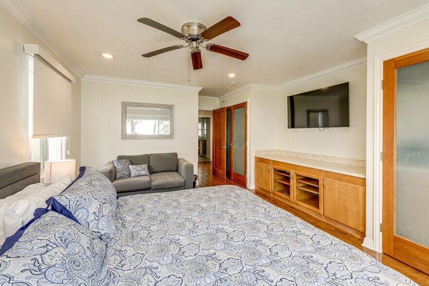 Building Photo - 1039 Coast Blvd