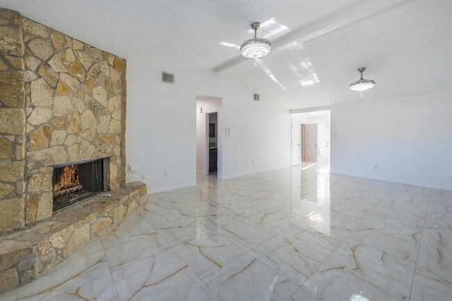 Building Photo - 3203 Golden Willow Dr