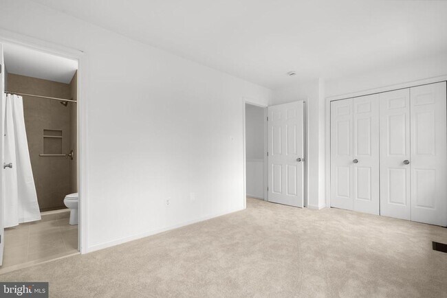 Building Photo - 119 E Main St