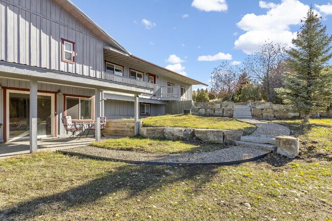Building Photo - Hillside Hideaway in Historic Virginia Cit...
