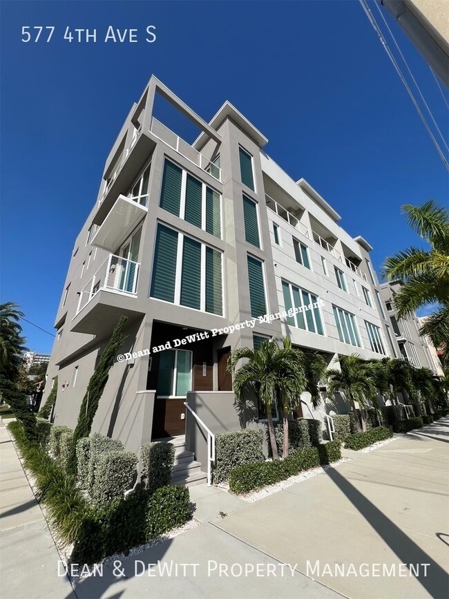 Building Photo - Luxury Townhome in Downtown St Pete - For ...