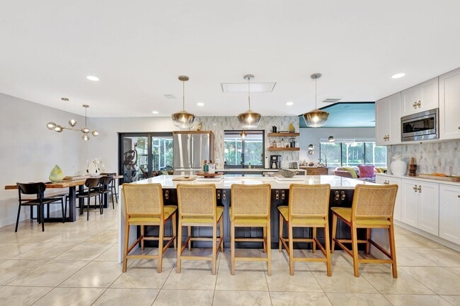 Building Photo - 932 Evergreen Dr