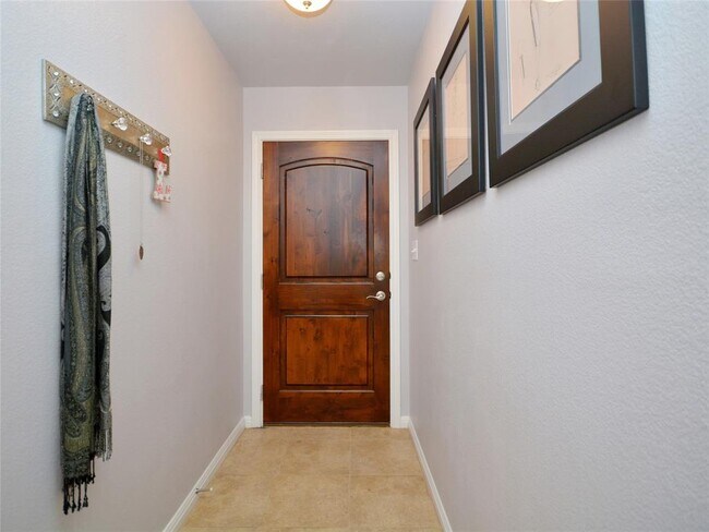 Building Photo - 219 Valley Oaks Loop