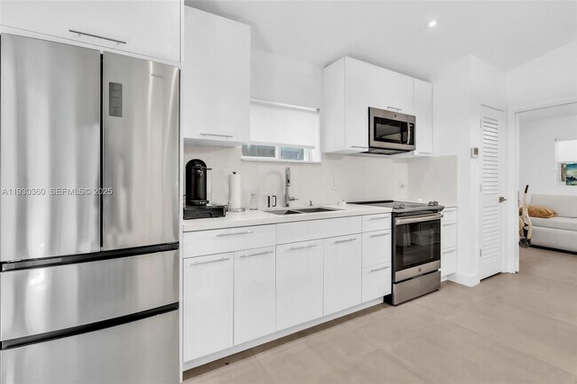 Building Photo - 836 W 40th St