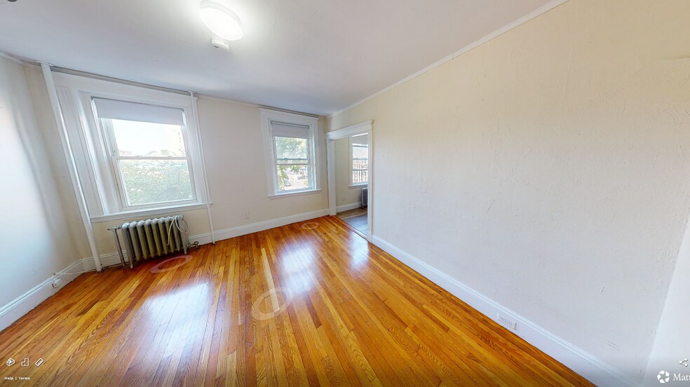 Building Photo - 425 Park Dr