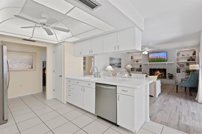 Building Photo - 1895 Buccaneer Cir