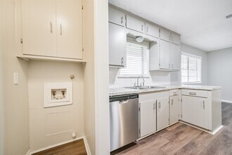 Building Photo - 1320 Barak Ln