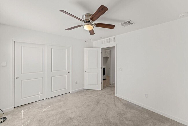 Building Photo - 4 Bedroom 2.5 Bathroom