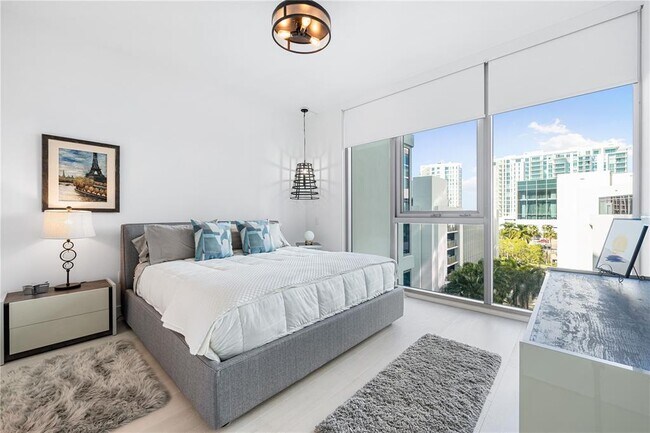 Building Photo - 1155 N Gulfstream Ave