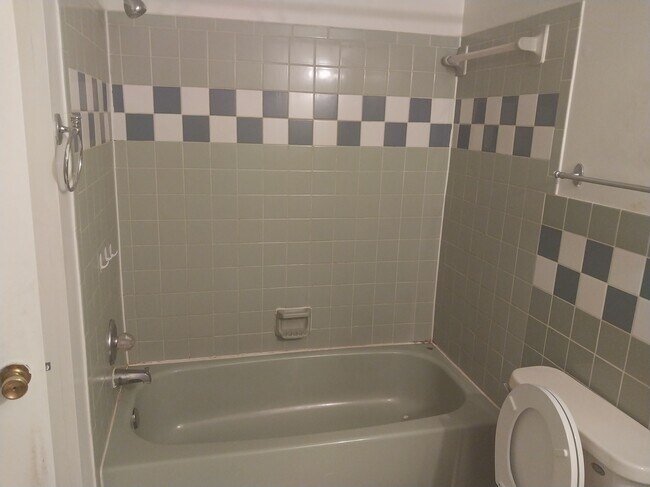 Building Photo - 12 Carter Ln