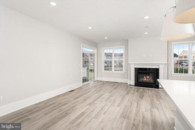 Building Photo - 4403 Thompson Dr