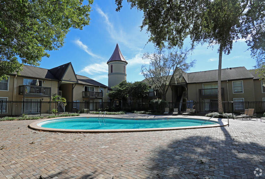 Primary Photo - Foxcroft Apartments