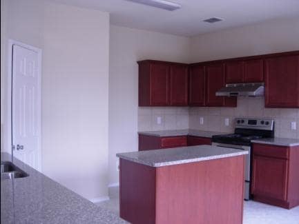 Building Photo - 605 Twin Knoll Dr