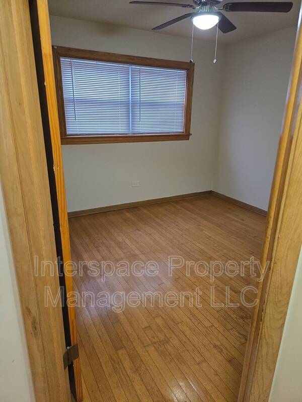 Building Photo - 10126 S Pulaski Rd