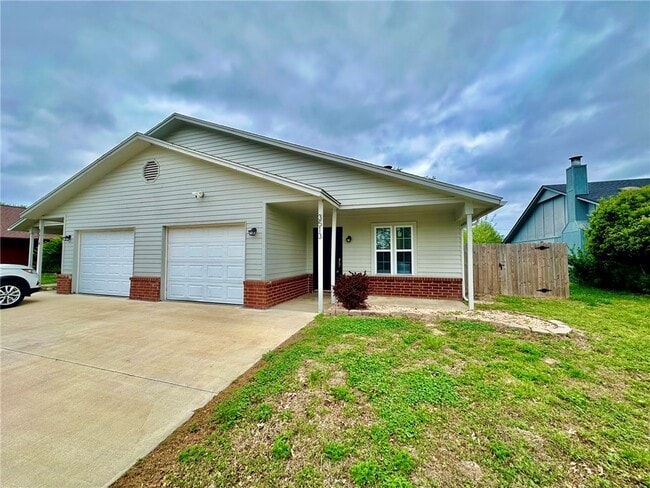 Building Photo - 3513 W Wood St