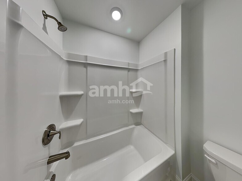 Building Photo - 100 Punderson Dr