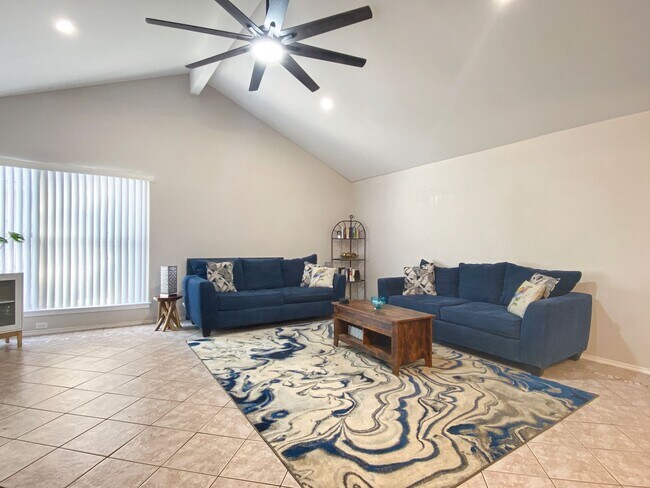 Building Photo - Beautifully Maintained 3 bedoom 2 bath Rental Home that Blends Comfort, Modern Convenience, and T...