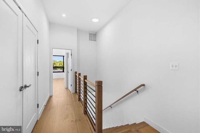 Building Photo - 2532 Elvans Rd SE