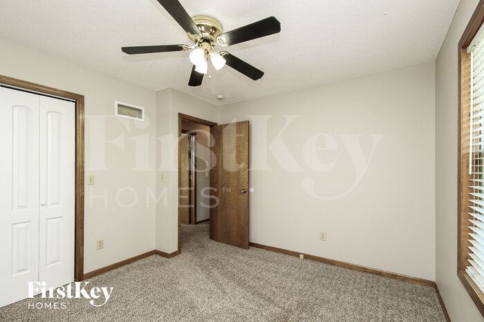 Building Photo - 1320 Maple Ln